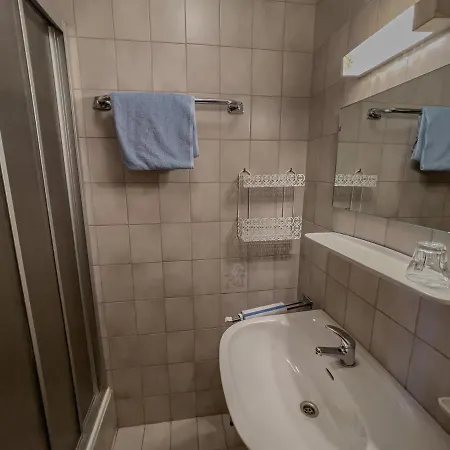 Scherer Nocleg ze śniadaniem 3*